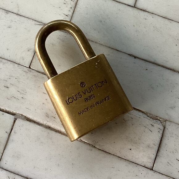 LV Louis Vuitton Lock Only # 322 - Picture 2 of 4